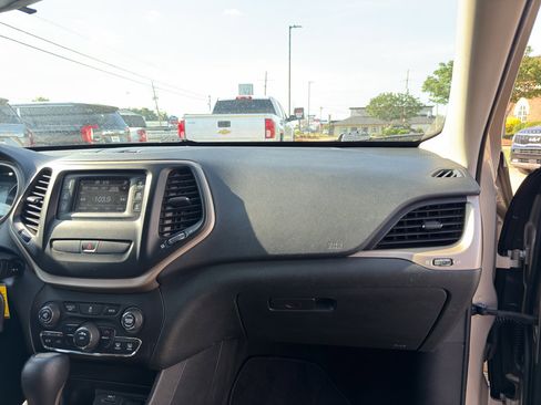 Used 2015 Jeep Cherokee Latitude FWD image 40