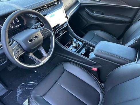 New 2026 Jeep Grand Cherokee Limited w/ Limited Altitude Package AWD/4WD image 9