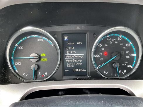 Used 2018 Toyota RAV4 XLE AWD/4WD image 18