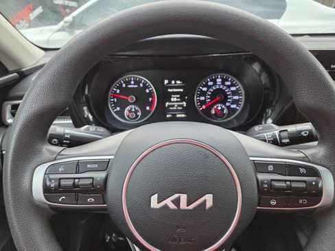 Used 2022 Kia K5 LXS FWD image 11