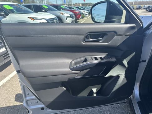 Certified 2025 Nissan Pathfinder S image 10