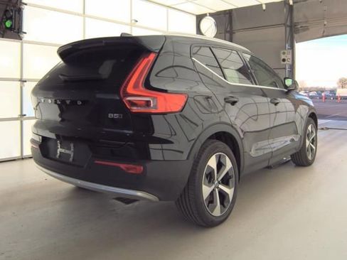 Used 2025 Volvo XC40 B5 Core AWD/4WD image 5