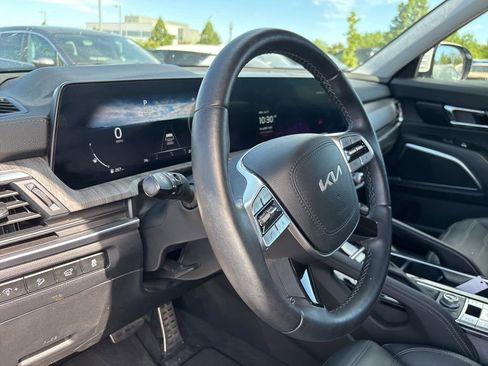 Used 2024 Kia Telluride SX Prestige w/ Towing Package AWD/4WD image 3