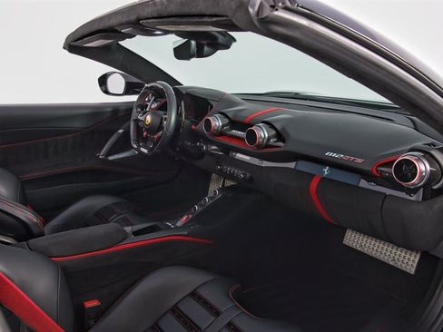 Used 2022 Ferrari 812 GTS RWD image 36