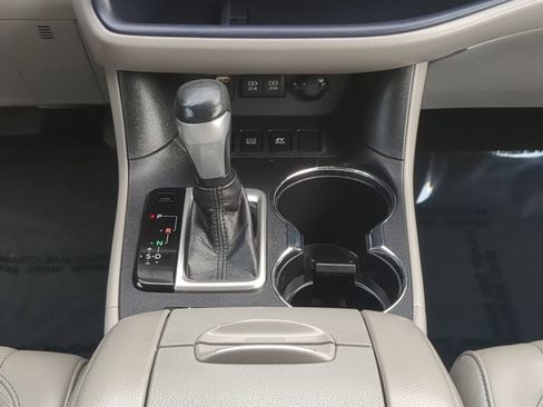 Used 2018 Toyota Highlander Limited Platinum AWD/4WD image 18
