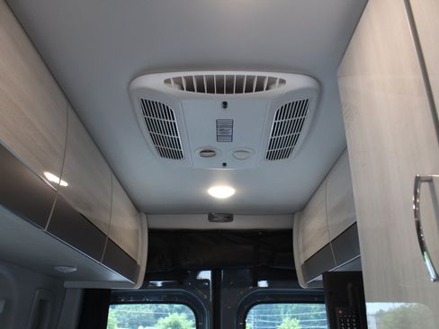 Used 2024 Mercedes-Benz Sprinter 3500 image 50