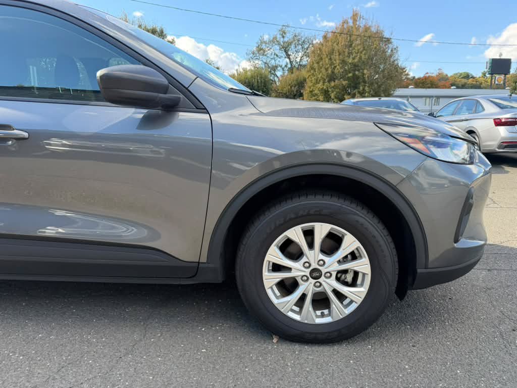 Used 2025 Ford Escape Active AWD/4WD image 19