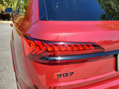 Certified 2024 Audi SQ7 Premium Plus w/ Executive Package image 10