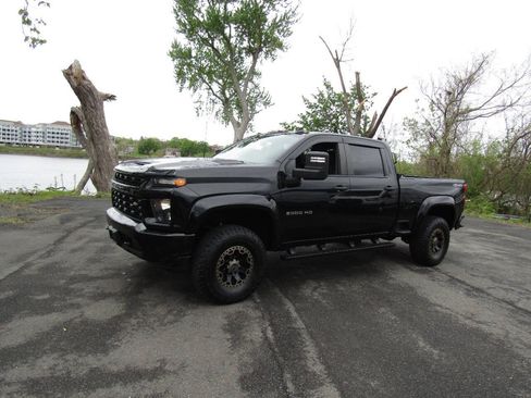 Used 2021 Chevrolet Silverado 2500 Custom w/ Custom Value Package AWD/4WD image 3