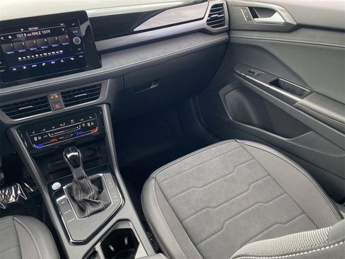 New 2026 Volkswagen Taos SE image 12