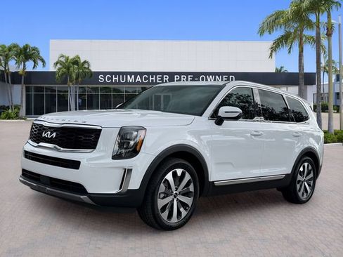 Used 2022 Kia Telluride EX w/ EX Premium Package FWD image 3