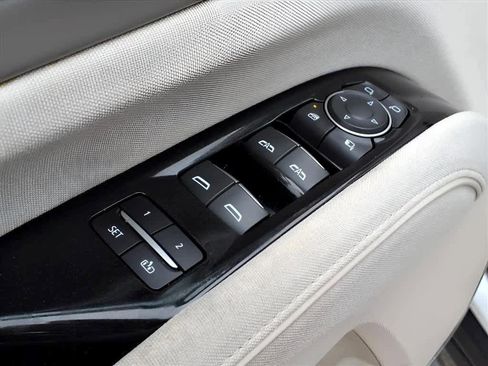 Used 2023 Cadillac Escalade Sport Platinum w/ LPO, ONYX Package AWD/4WD image 15