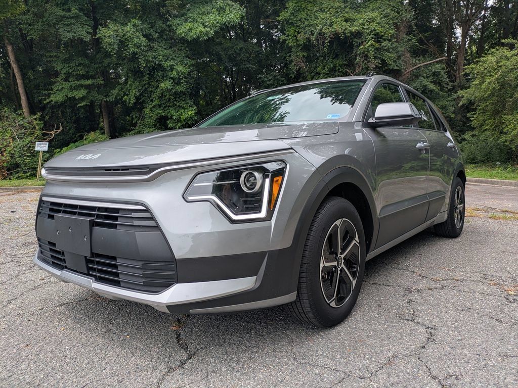 Used 2025 Kia Niro EX FWD image 8