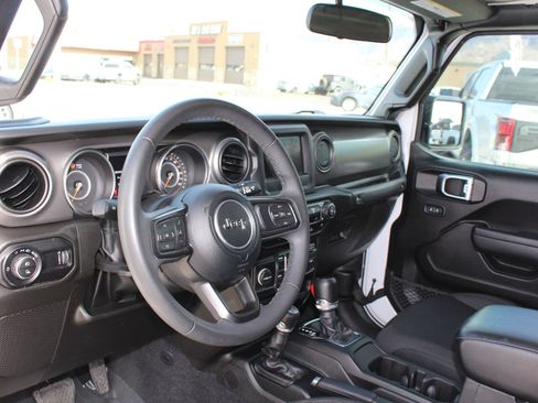 Used 2023 Jeep Gladiator Sport image 6