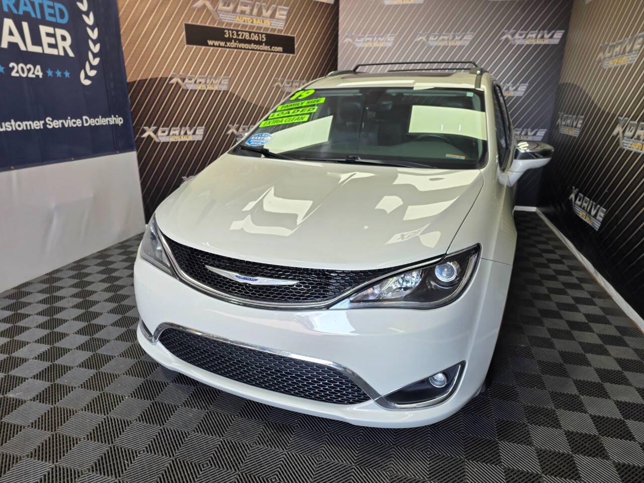 Used 2019 Chrysler Pacifica Limited FWD image 3