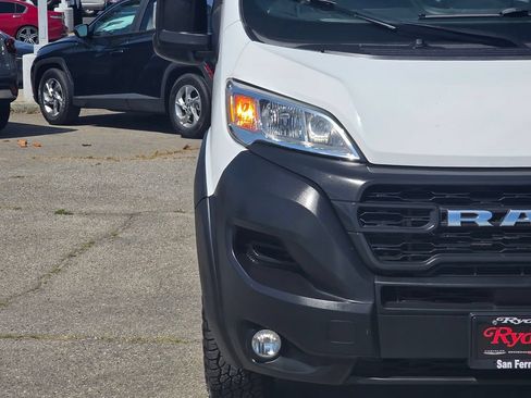 Used 2025 RAM ProMaster 2500 w/ Convenience Group FWD image 3