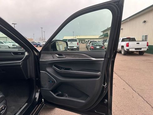 Used 2021 Jeep Grand Cherokee L Overland w/ Advanced Protech Group III image 30