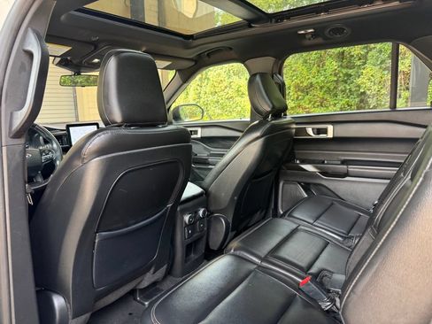Used 2020 Ford Explorer XLT w/ Equipment Group 202A AWD/4WD image 20