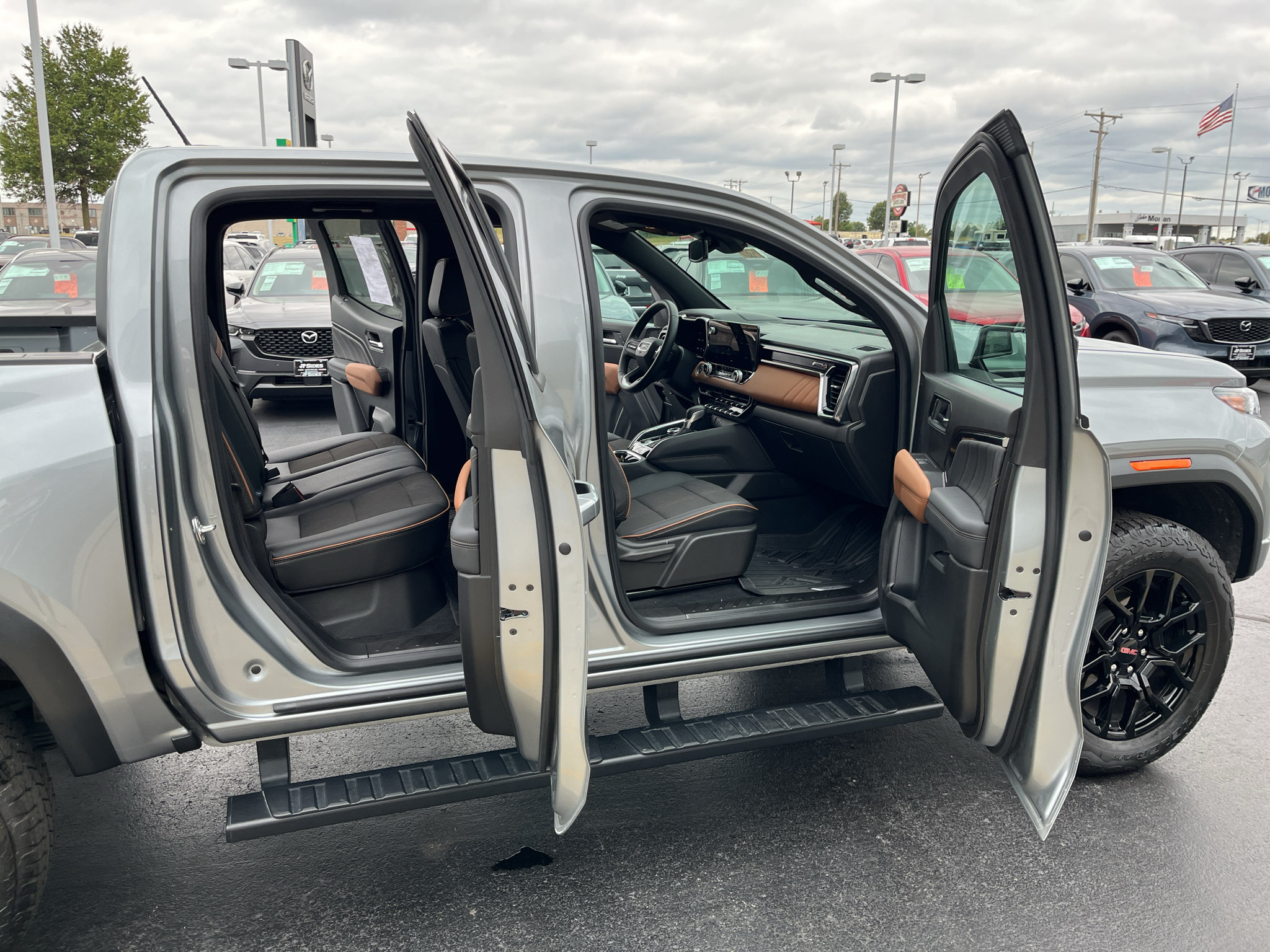 Used 2025 GMC Canyon AT4 AWD/4WD image 40