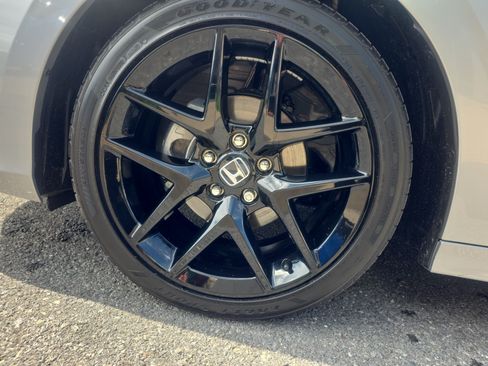 Used 2024 Honda Civic Sport image 9