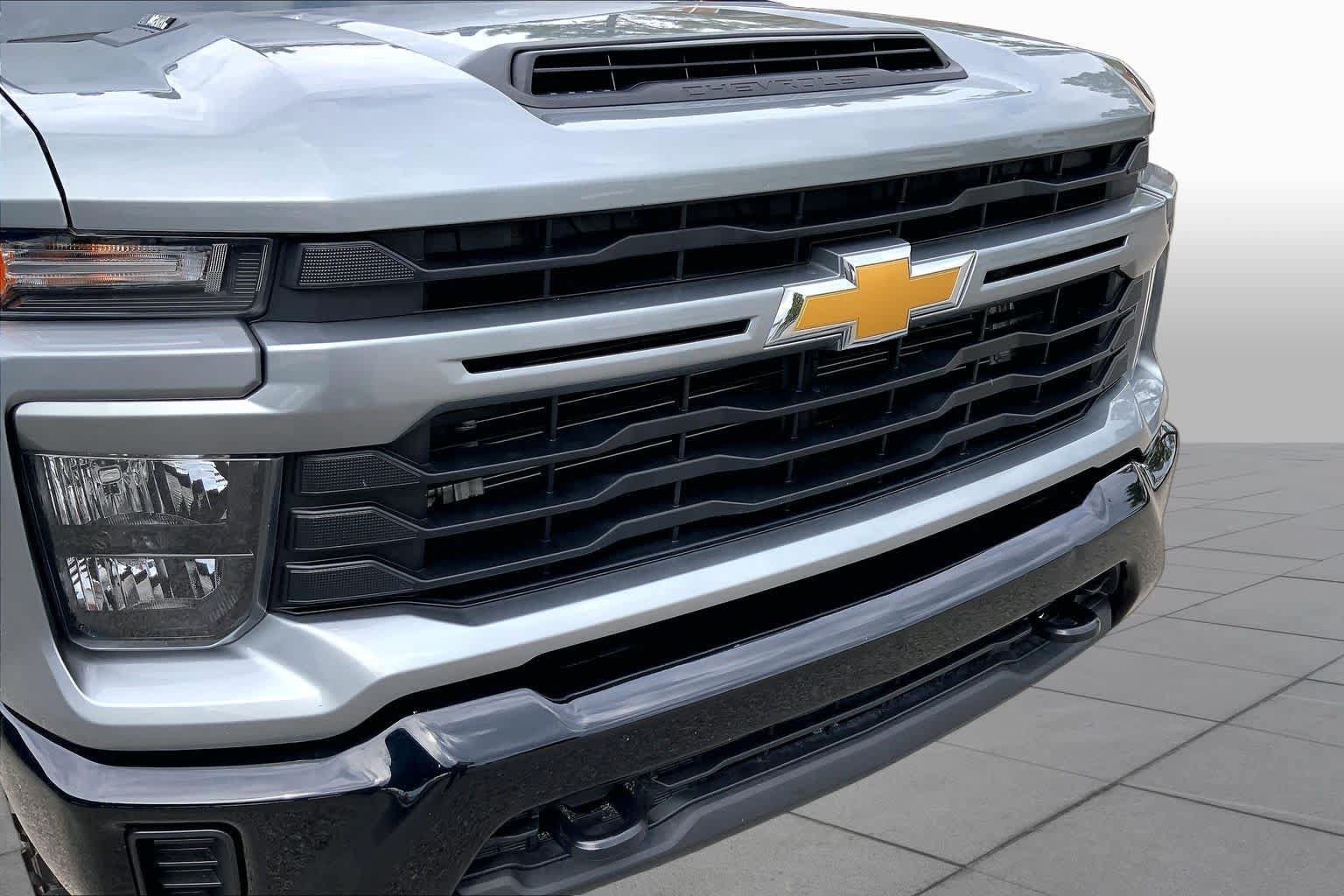 Used 2024 Chevrolet Silverado 2500 Custom w/ Custom Value Package AWD/4WD image 30