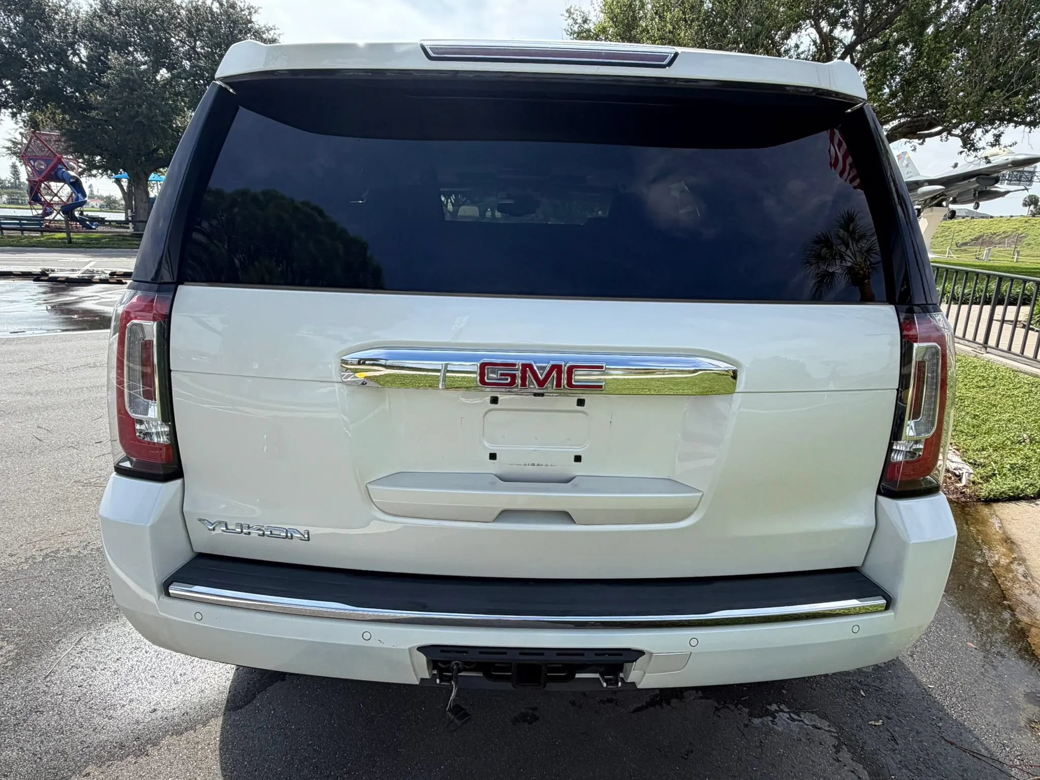 Used 2015 GMC Yukon Denali w/ Touring Package AWD/4WD image 13