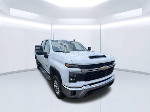Used 2025 Chevrolet Silverado 2500 LT w/ Convenience Package AWD/4WD image 2