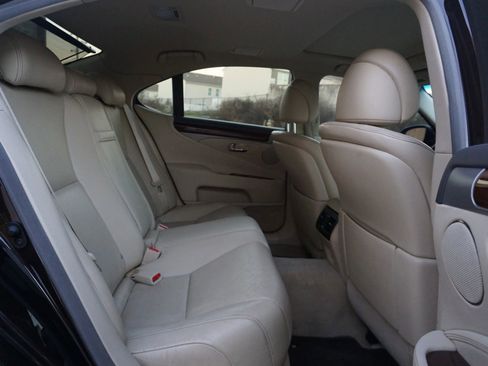 Used 2015 Lexus LS 460 image 21