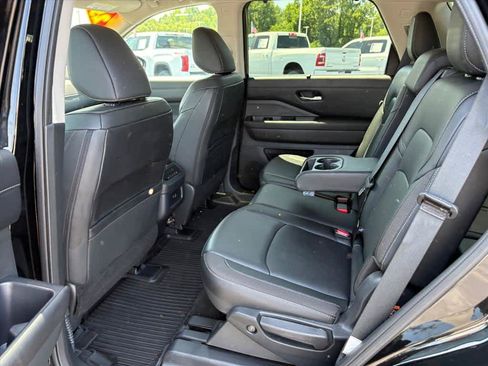 Used 2025 Nissan Pathfinder SL w/ Cargo Package AWD/4WD image 8