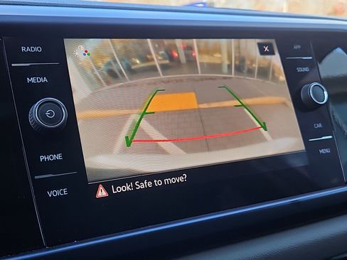 Certified 2022 Volkswagen Taos SE w/ Panoramic Sunroof Package image 10