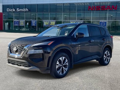 Used 2023 Nissan Rogue SV image 3