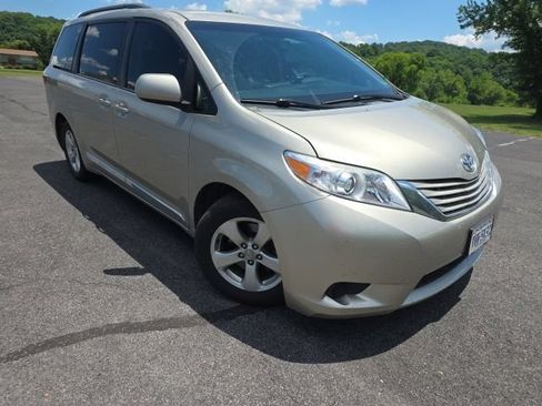 Used 2017 Toyota Sienna LE FWD image 7