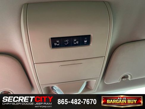 Used 2014 Dodge Grand Caravan SXT FWD image 18