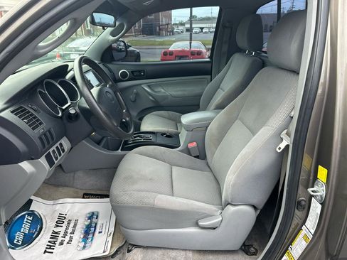 Used 2011 Toyota Tacoma 4x4 Regular Cab image 10