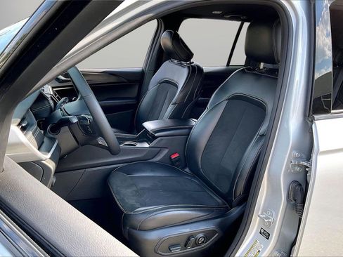 Certified 2025 Jeep Grand Cherokee Altitude AWD/4WD image 21