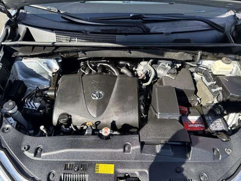 Used 2019 Toyota Highlander XLE image 9