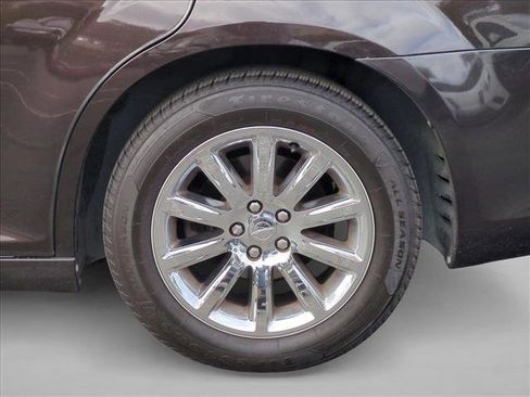 Used 2012 Chrysler 300 Limited w/ Luxury Group image 12