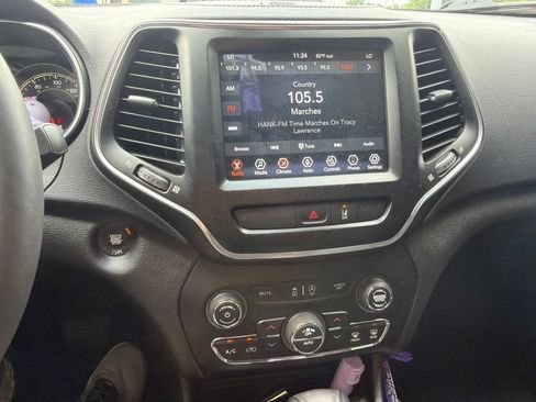 Used 2022 Jeep Cherokee Latitude Lux w/ Sun & Sound Group AWD/4WD image 9