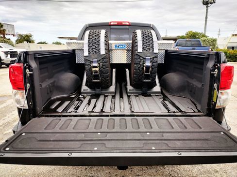 Used 2012 Toyota Tundra 4x4 Double Cab w/ SR5 Pkg image 7