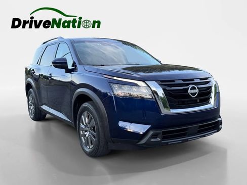 Used 2025 Nissan Pathfinder SV FWD image 3