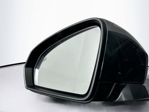 Used 2024 Volkswagen Taos SE image 16