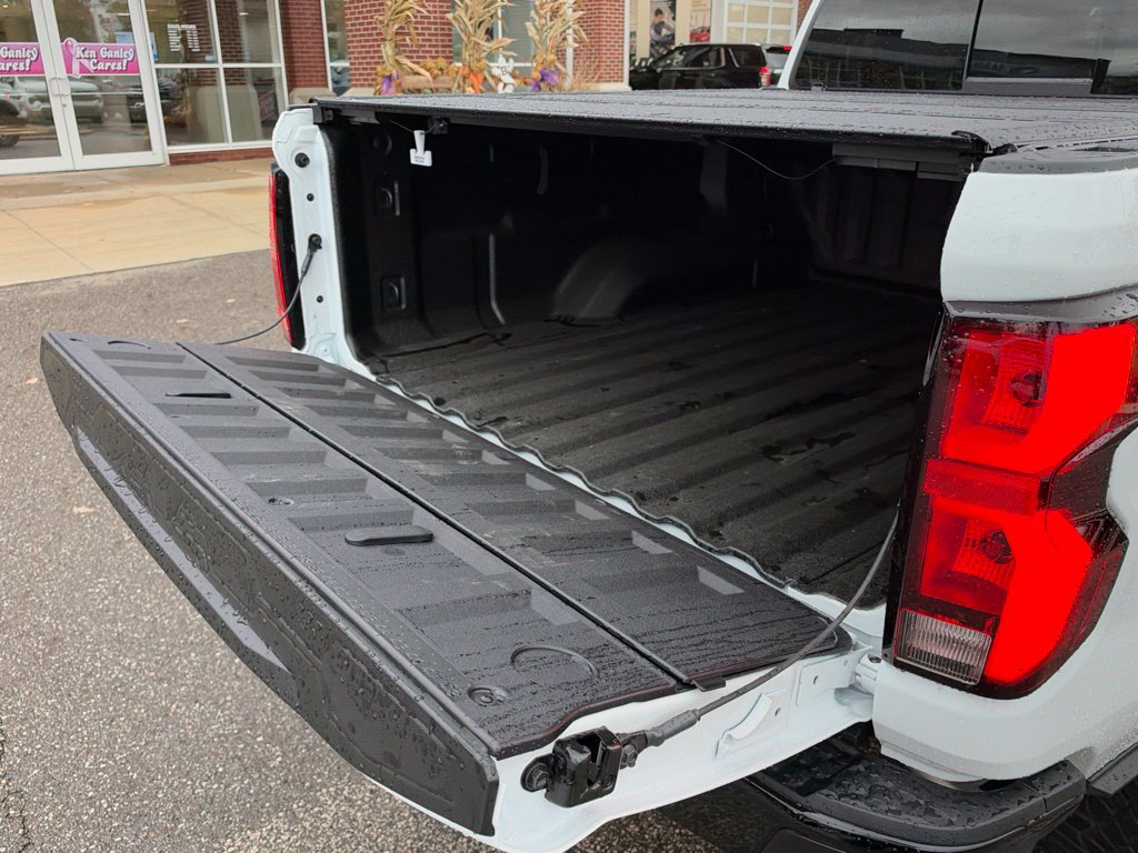 Used 2026 Chevrolet Colorado ZR2 w/ Technology Package AWD/4WD image 17