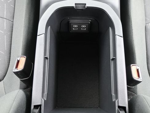 Used 2024 Toyota RAV4 XLE AWD/4WD image 8