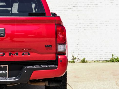 Used 2018 Toyota Tacoma TRD Sport w/ Technology Package image 43