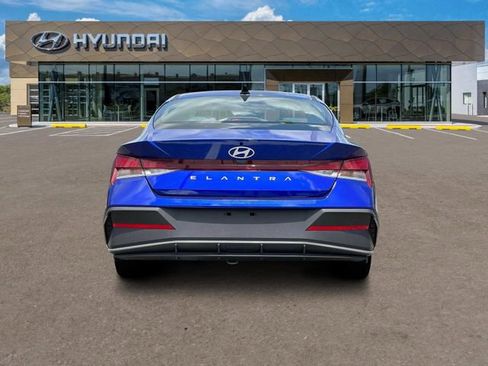 New 2025 Hyundai Elantra SE image 7