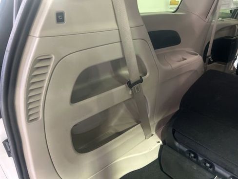 Used 2024 Chrysler Pacifica Touring-L FWD image 20