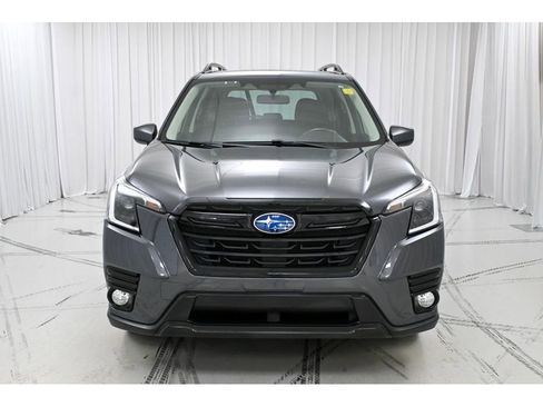 Used 2023 Subaru Forester Premium image 3