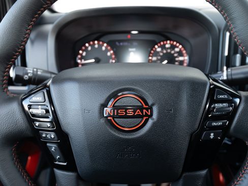 Used 2025 Nissan Frontier PRO-4X image 21