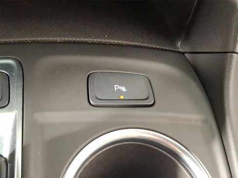 Used 2022 Chevrolet Equinox LT w/ LPO, Floor Liner Package image 26