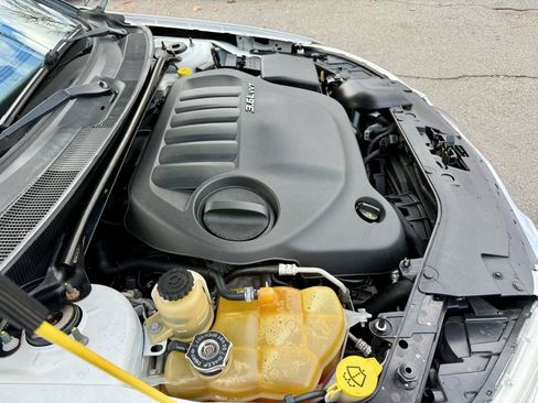 Used 2011 Chrysler 200 Limited FWD image 17